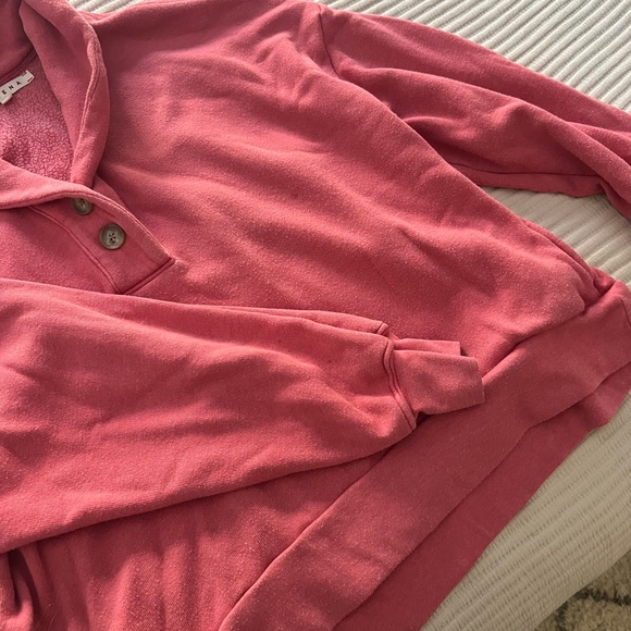 Xirena small washed pink mock neck pull-over sweatshirt. - Picture 4 of 5